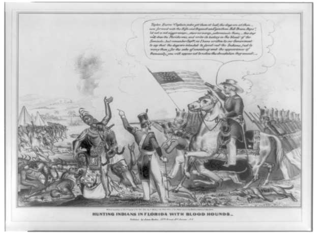 Schwarzes und weißes Foto einer Gruppe von Menschen, einige davon reiten auf Pferden, mit einer Fahne im Hintergrund und dem Text 'Jagen von Indianern in Florida mit Bluthunden' unten.