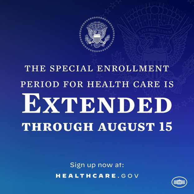 Plakat mit Text und Logo, das "Die spezielle Anmeldephase für die Gesundheitsversorgung ist bis zum 15. August verlängert" angibt.