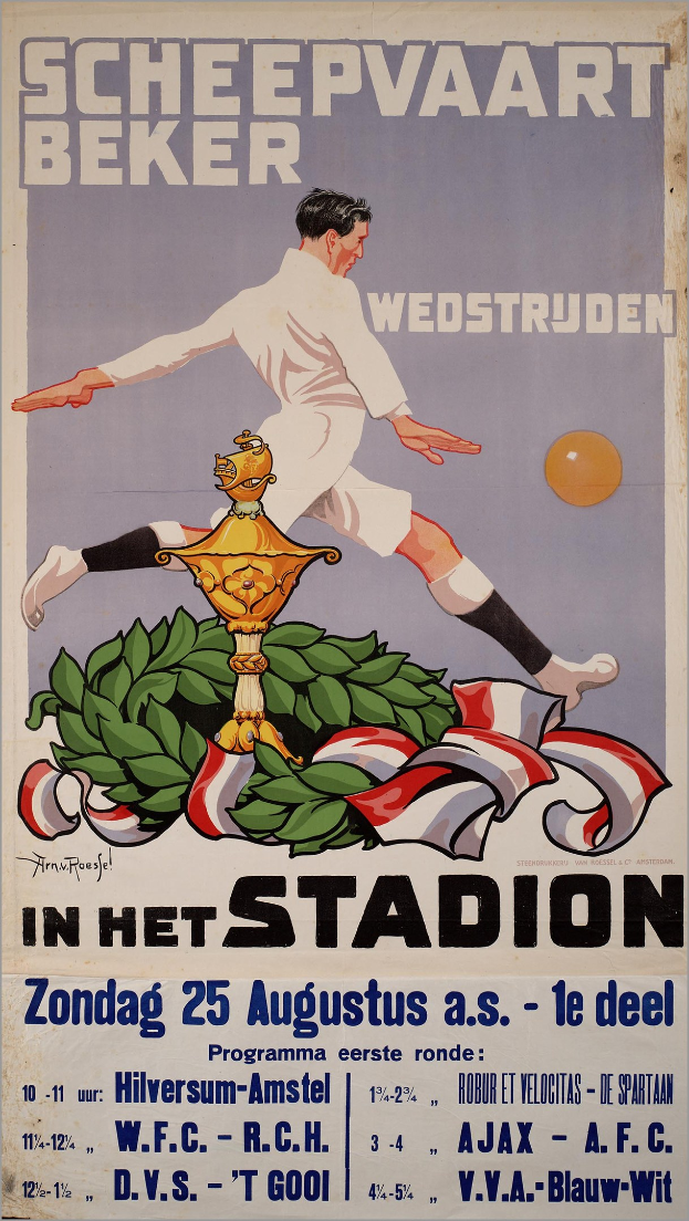 Ein Plakat, das ein Fußballspiel in den Niederlanden ankündigt, zeigt eine Person in einem weißen Trikot und Shorts mit entschlossener Miene, umgeben von grünen und gelben Blättern, mit der Aufschrift 'Fußball' in fetter schwarzer Schrift auf einem hellblauen Himmel.