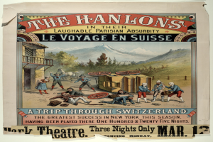 Plakat, das "Hanlons in ihrer lachhaften Pariser Absurdität Le Voyage en Suisse" ankündigt, zeigt eine Gruppe von Menschen, ein Gebäude, Bäume, Hügel und einen Himmel im Hintergrund sowie Text.