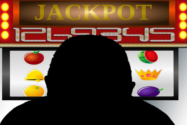 Ein Mann spielt ein Online-Slot-Spiel mit "Jackpot" angezeigt, umgeben von fruchtmotivierten Icons und Text.