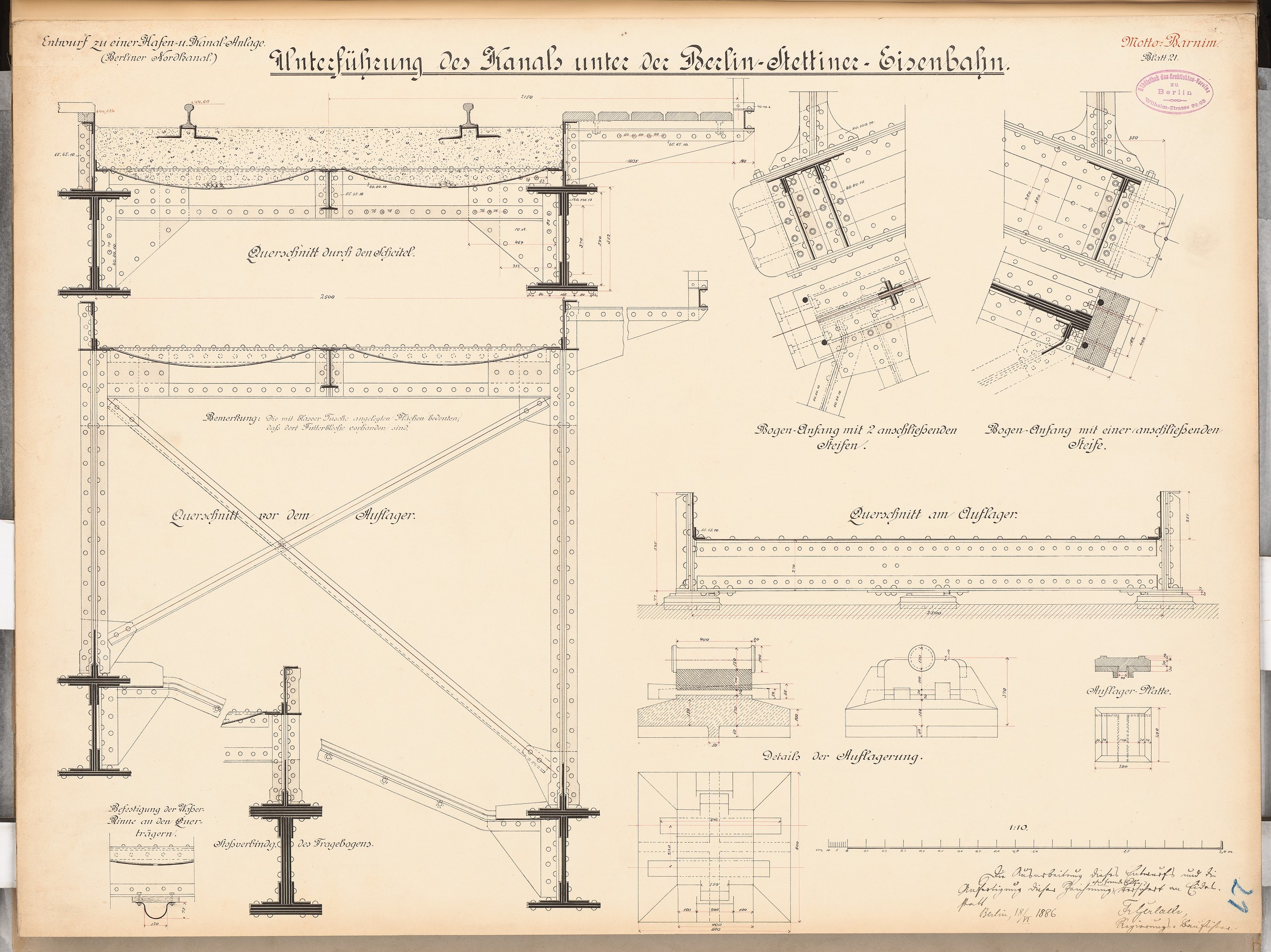 Ein detaillierter Architekturplan der Berlin-Sienbahnbrücke, der strukturelle Pläne und Anmerkungen auf Papier zeigt.